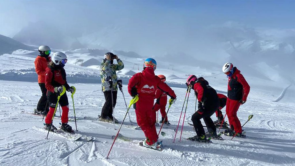 Clases de esquí Particulares en Valdesquí para Niños y Adultos
