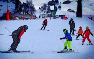 Clases de esquí Particulares con Montaventura en Valdesquí para Niños y Adultos